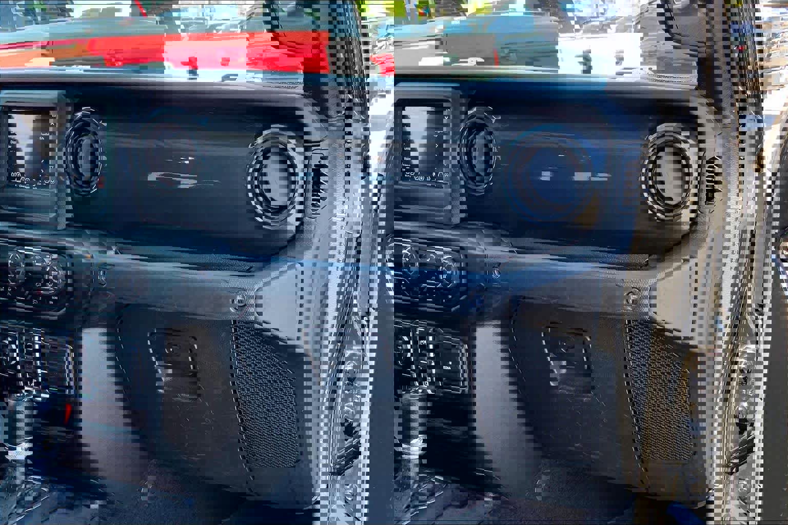 Used 2022 Jeep Gladiator Sport image 18