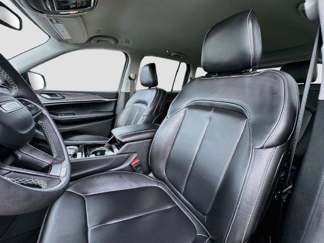 Used 2023 Jeep Grand Cherokee Limited w/ Black Appearance Package AWD/4WD image 18