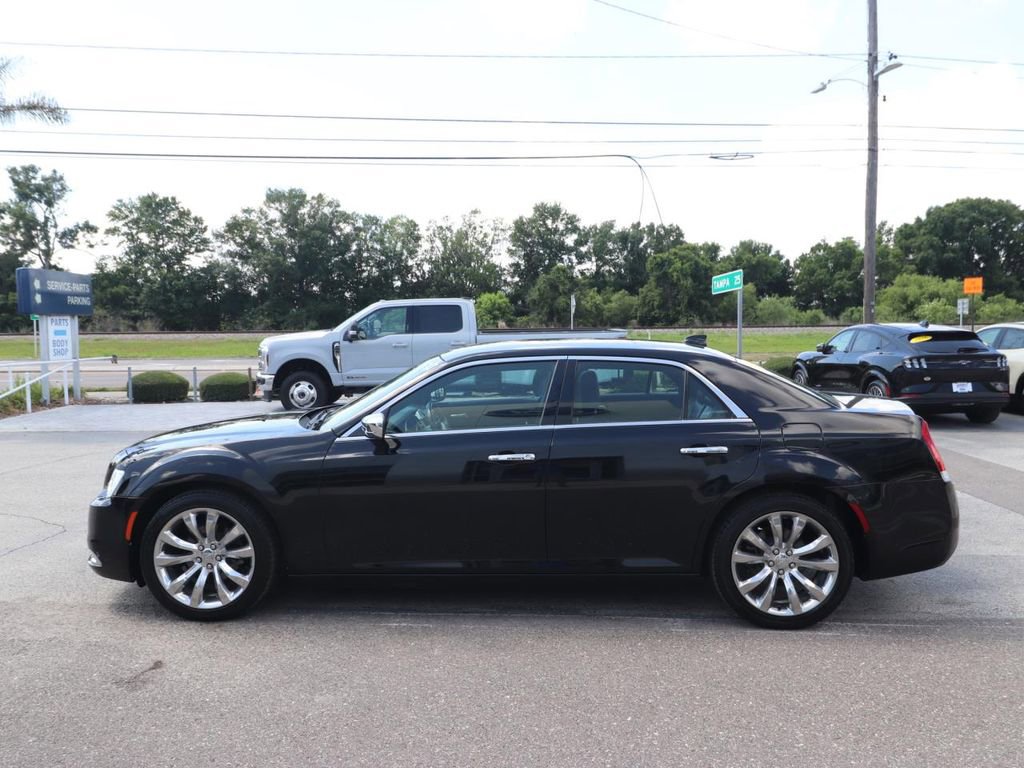 Used 2019 Chrysler 300 Limited RWD image 5