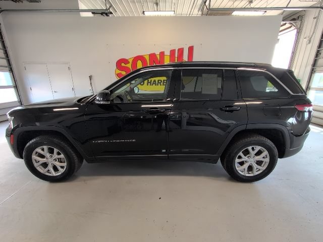 Used 2023 Jeep Grand Cherokee Limited AWD/4WD image 2