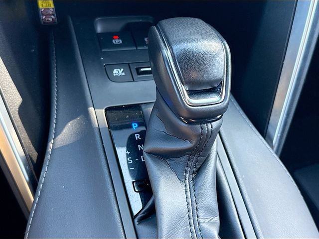 Used 2023 Toyota Venza LE AWD/4WD image 18