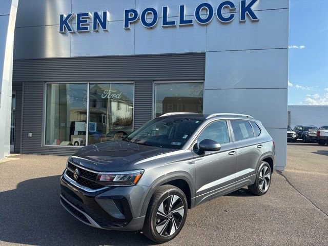 Used 2024 Volkswagen Taos SE AWD/4WD image 2