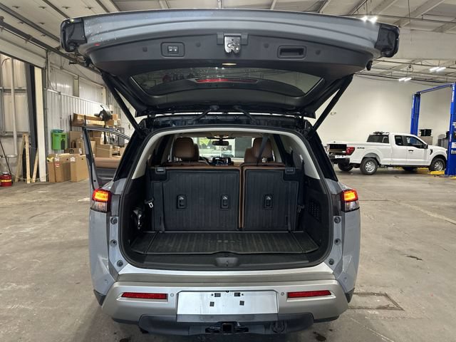 Used 2022 Nissan Pathfinder Platinum w/ Cargo Package AWD/4WD image 25