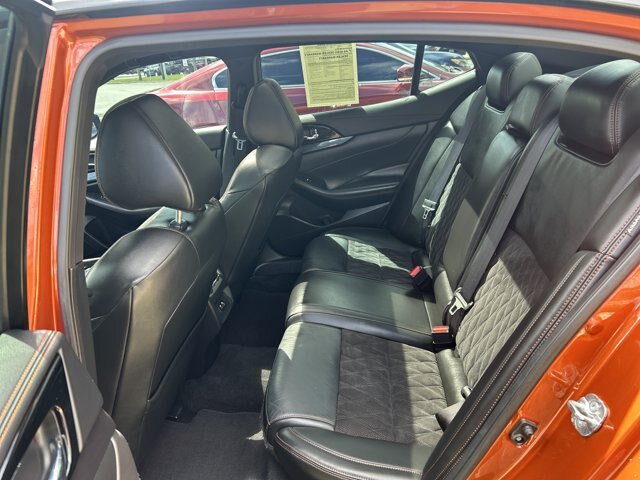 Used 2022 Nissan Maxima SR w/ Sport Mat Group FWD image 16