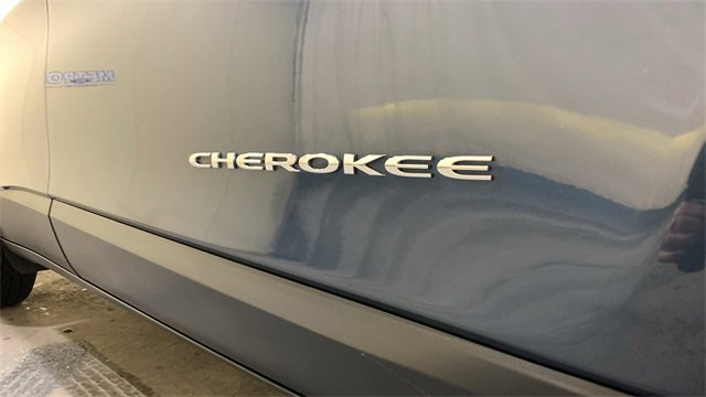 Used 2020 Jeep Cherokee Latitude w/ Cold Weather Group image 10