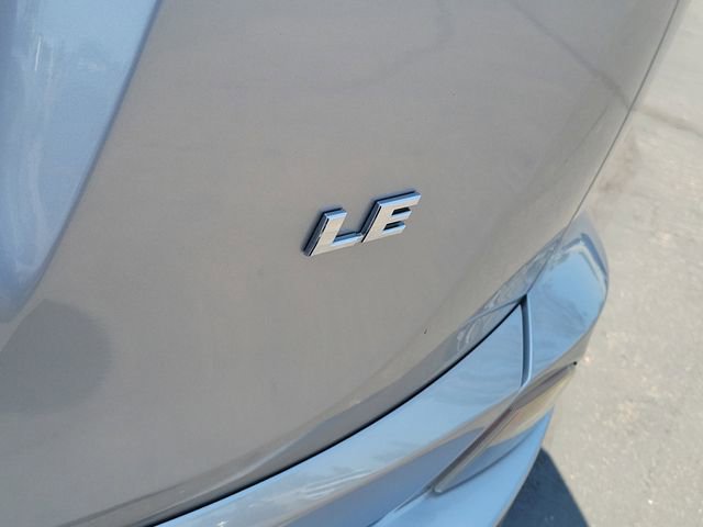 Used 2018 Toyota RAV4 LE w/ All Weather Liner Package FWD image 18