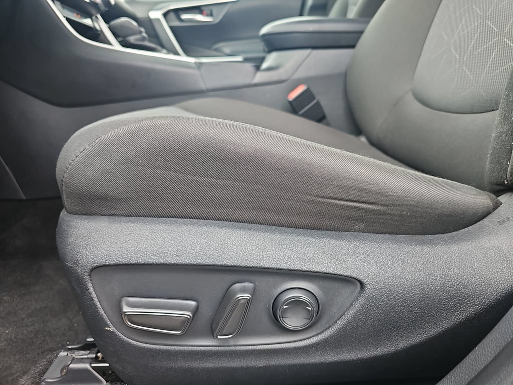 Used 2025 Toyota RAV4 XLE FWD image 27