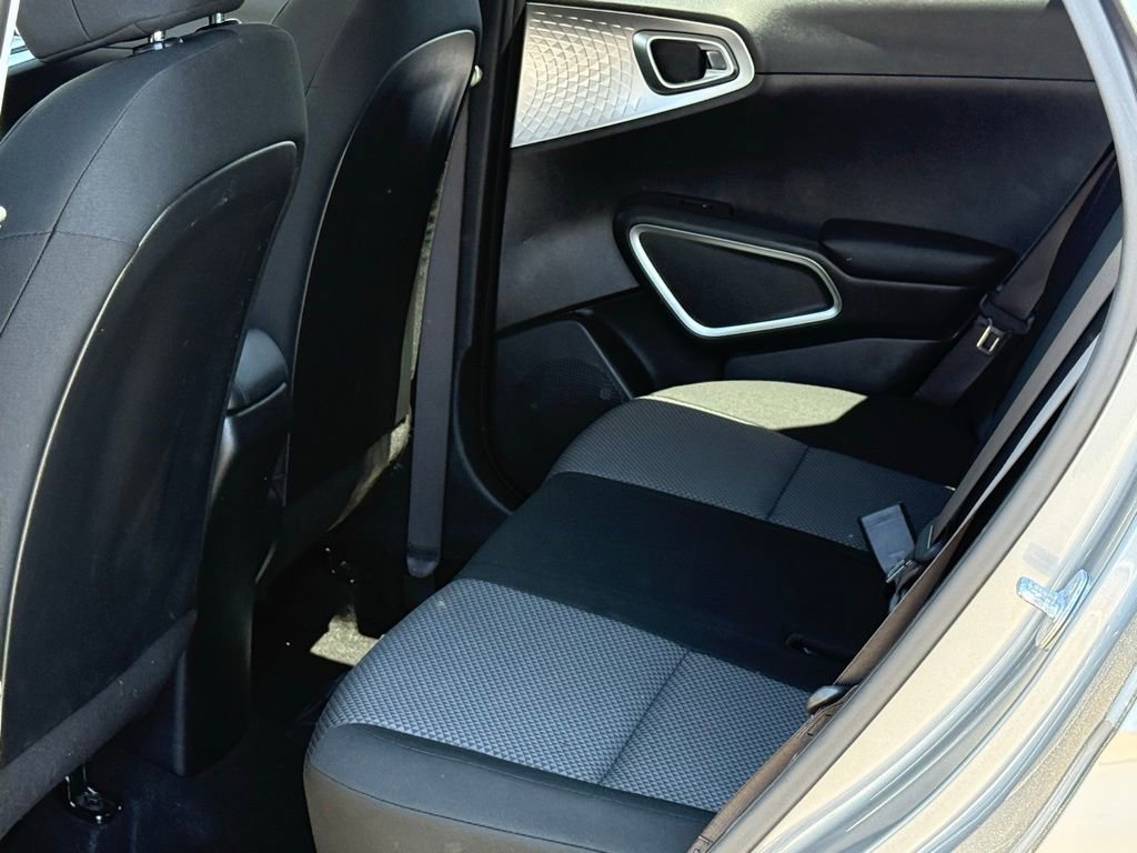 Used 2023 Kia Soul LX w/ LX Technology Package FWD image 8