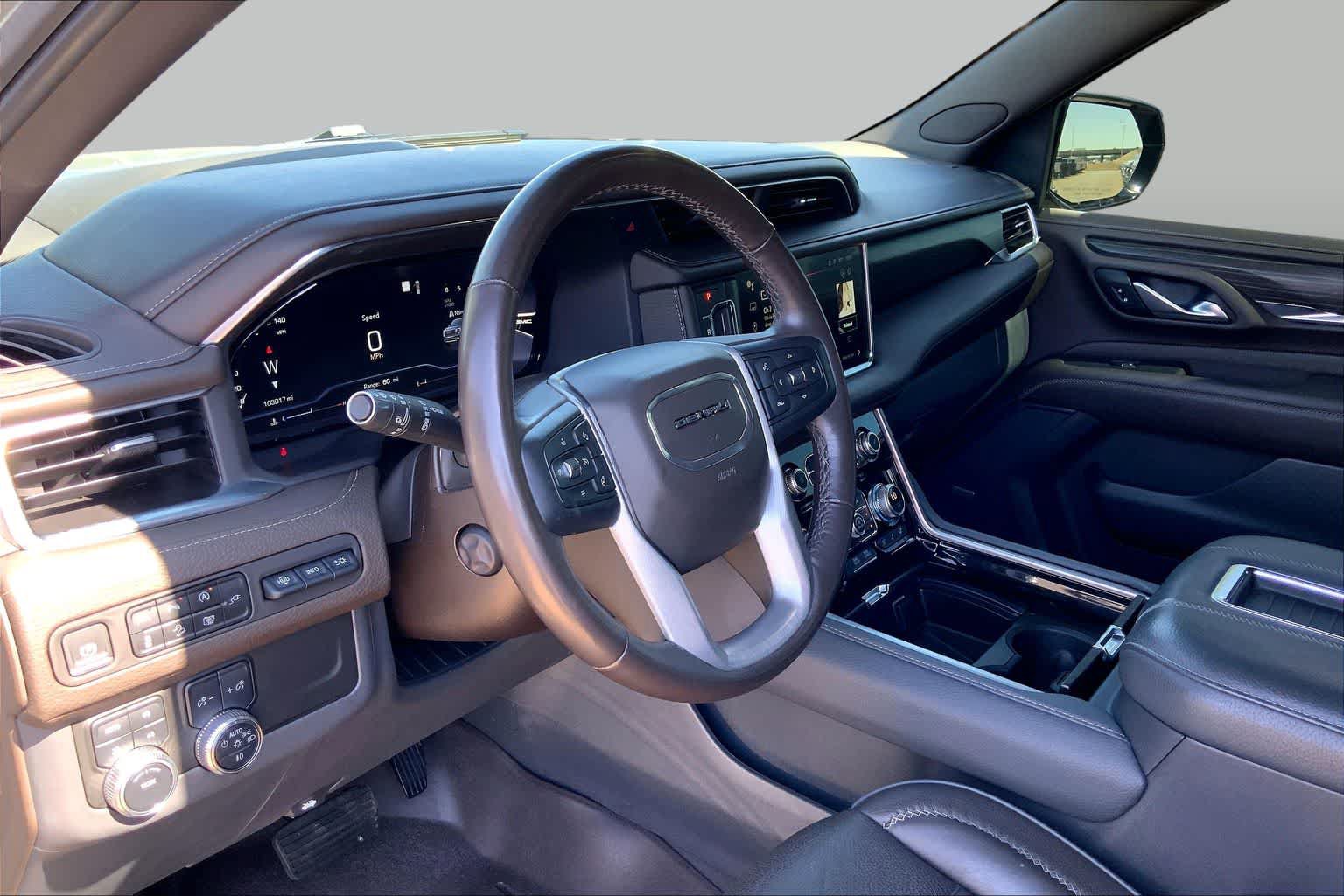Used 2022 GMC Yukon XL Denali AWD/4WD image 18