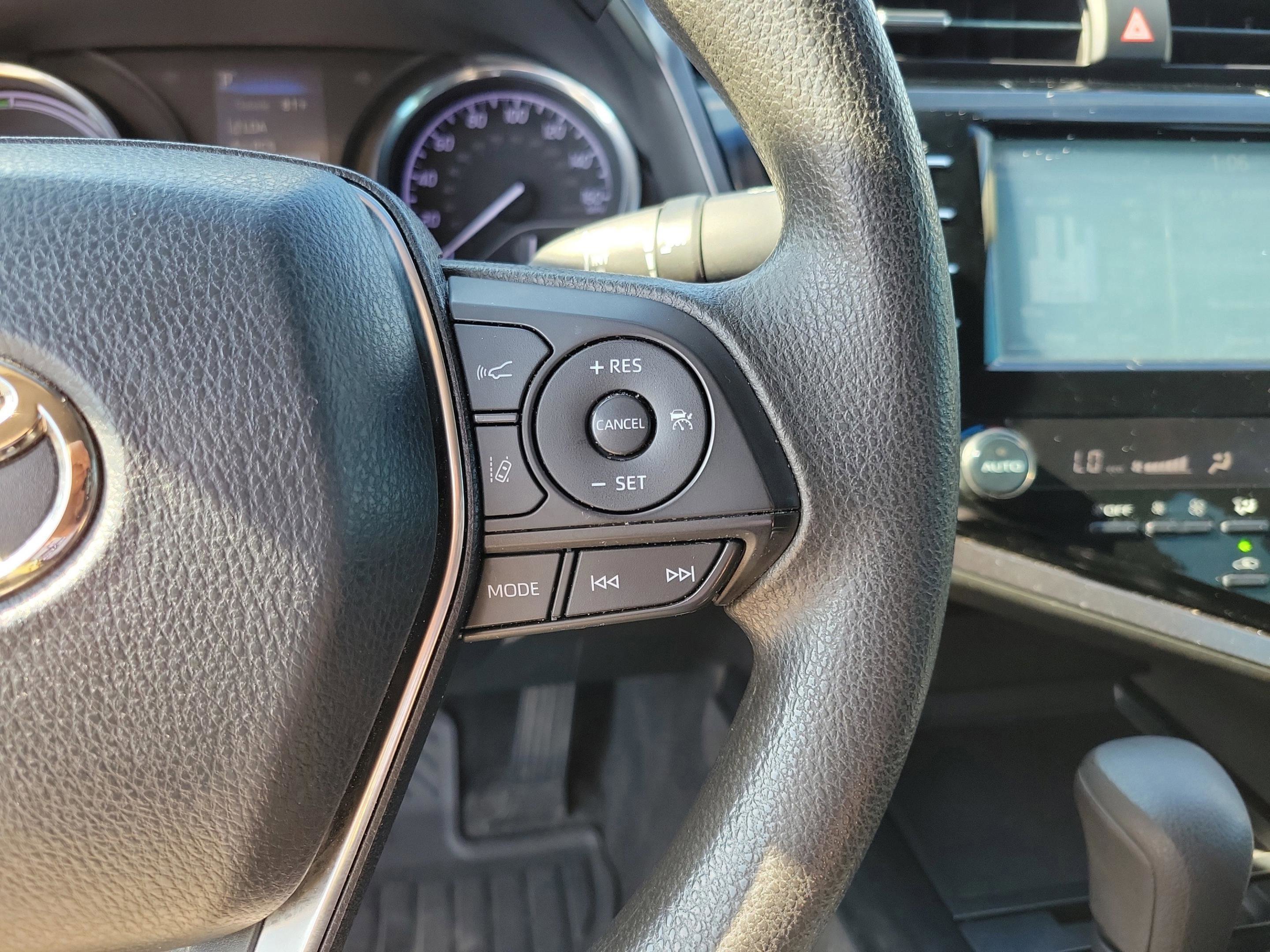 Used 2018 Toyota Camry LE image 12