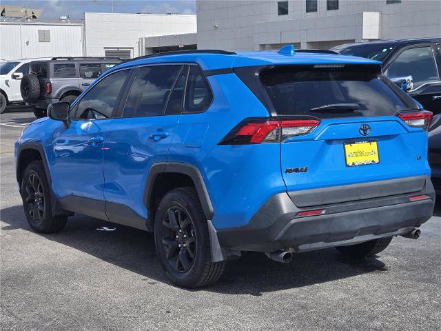Used 2021 Toyota RAV4 LE FWD image 6