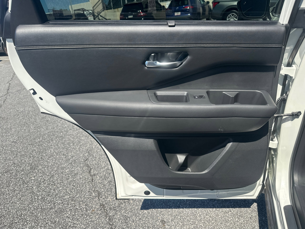Used 2022 Nissan Pathfinder Platinum w/ Cargo Package FWD image 24
