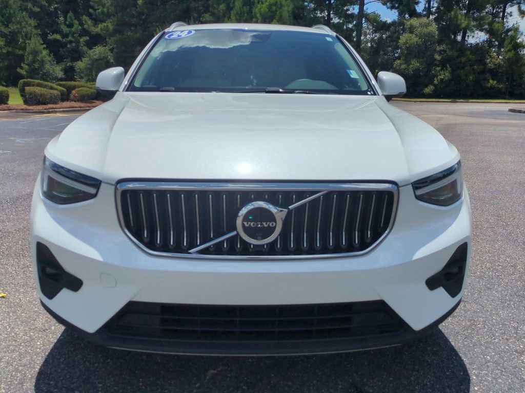 Used 2024 Volvo XC40 B5 Plus w/ Protection Package Premier image 9