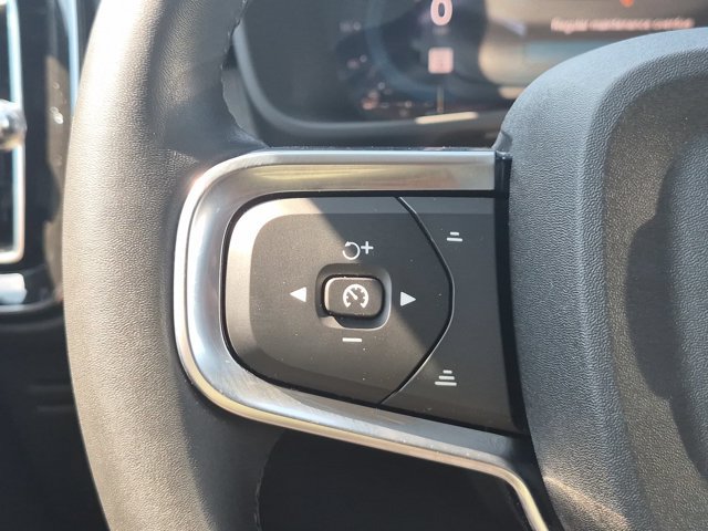 Used 2025 Volvo XC40 B5 Core AWD/4WD image 18