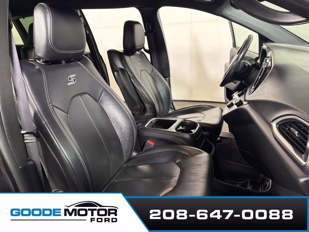 Used 2020 Chrysler Pacifica Touring-L Plus FWD image 25