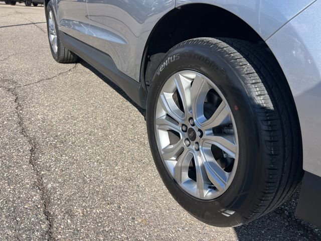 Certified 2024 Ford Edge Titanium image 30
