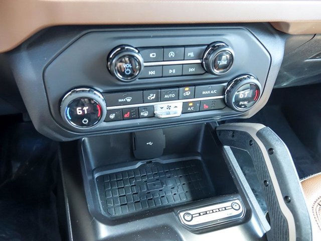 Certified 2024 Ford Bronco Outer Banks w/ Sasquatch Package AWD/4WD image 21