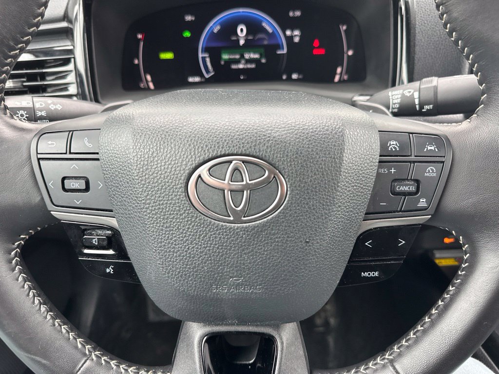 Used 2025 Toyota Camry SE FWD image 34
