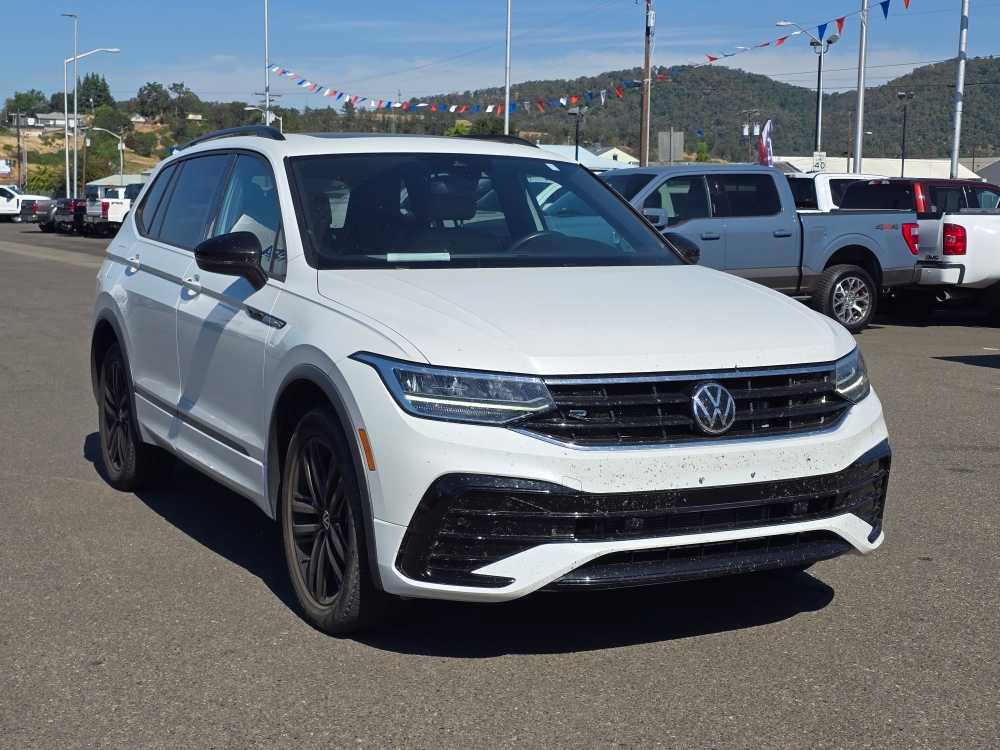 Used 2022 Volkswagen Tiguan SE R-Line FWD image 18