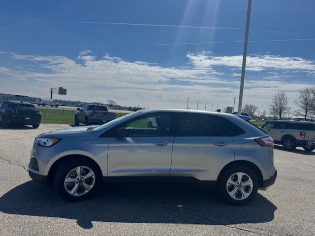 Certified 2022 Ford Edge SE image 2