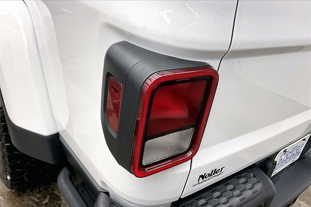Used 2021 Jeep Gladiator Rubicon w/ Cold Weather Group image 31