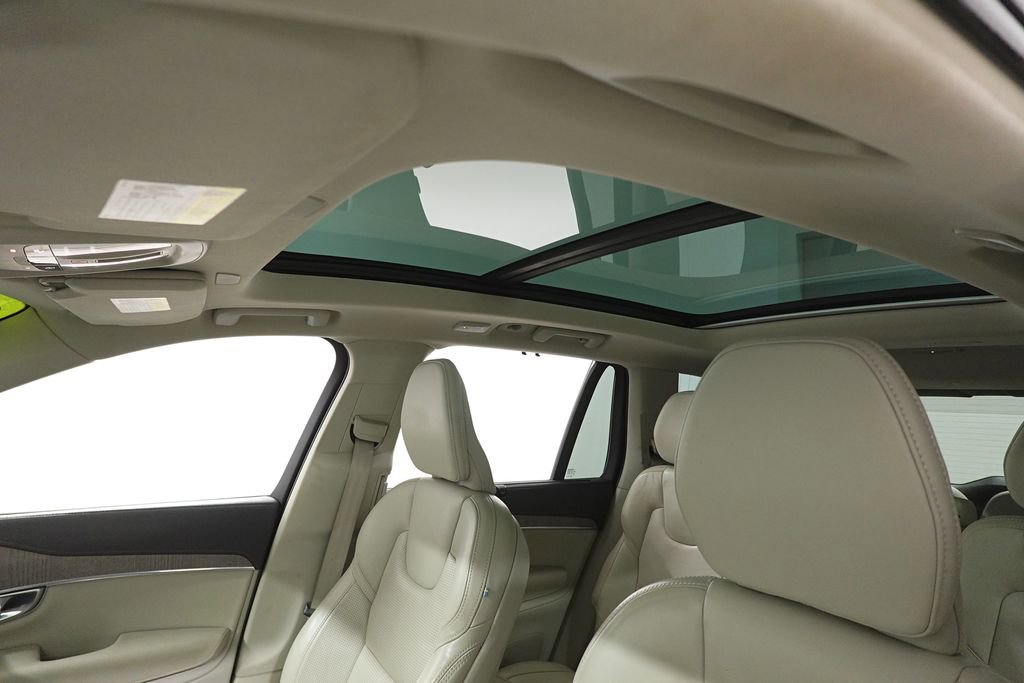 Used 2023 Volvo XC90 B6 Ultimate w/ Protection Package Premier image 12