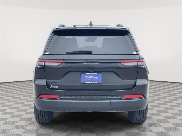 Used 2024 Jeep Grand Cherokee Laredo AWD/4WD image 8