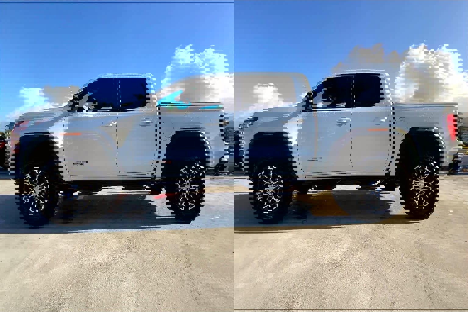 Used 2023 GMC Canyon AT4 w/ AT4 Premium Package image 3