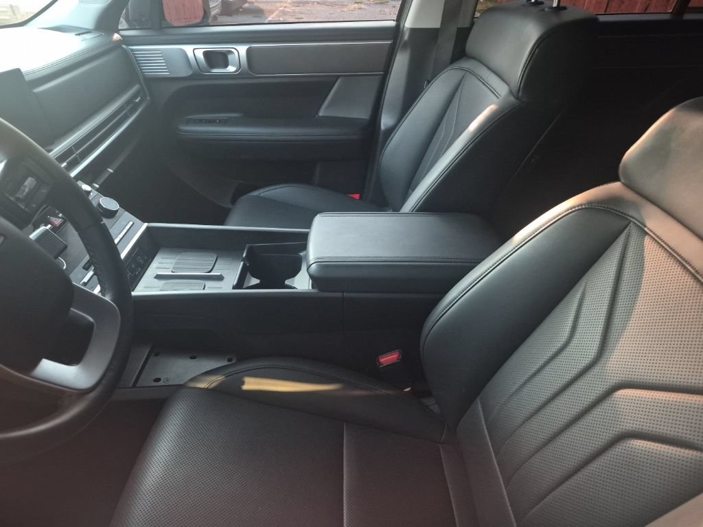 Used 2025 Hyundai Santa Fe SEL FWD image 19