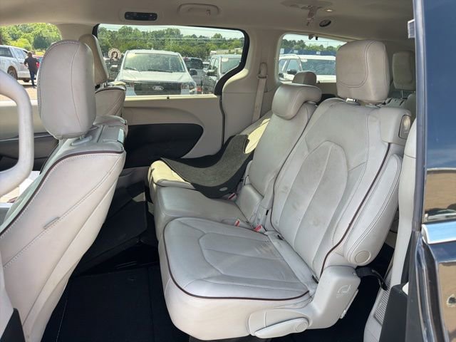 Used 2017 Chrysler Pacifica Limited FWD image 7