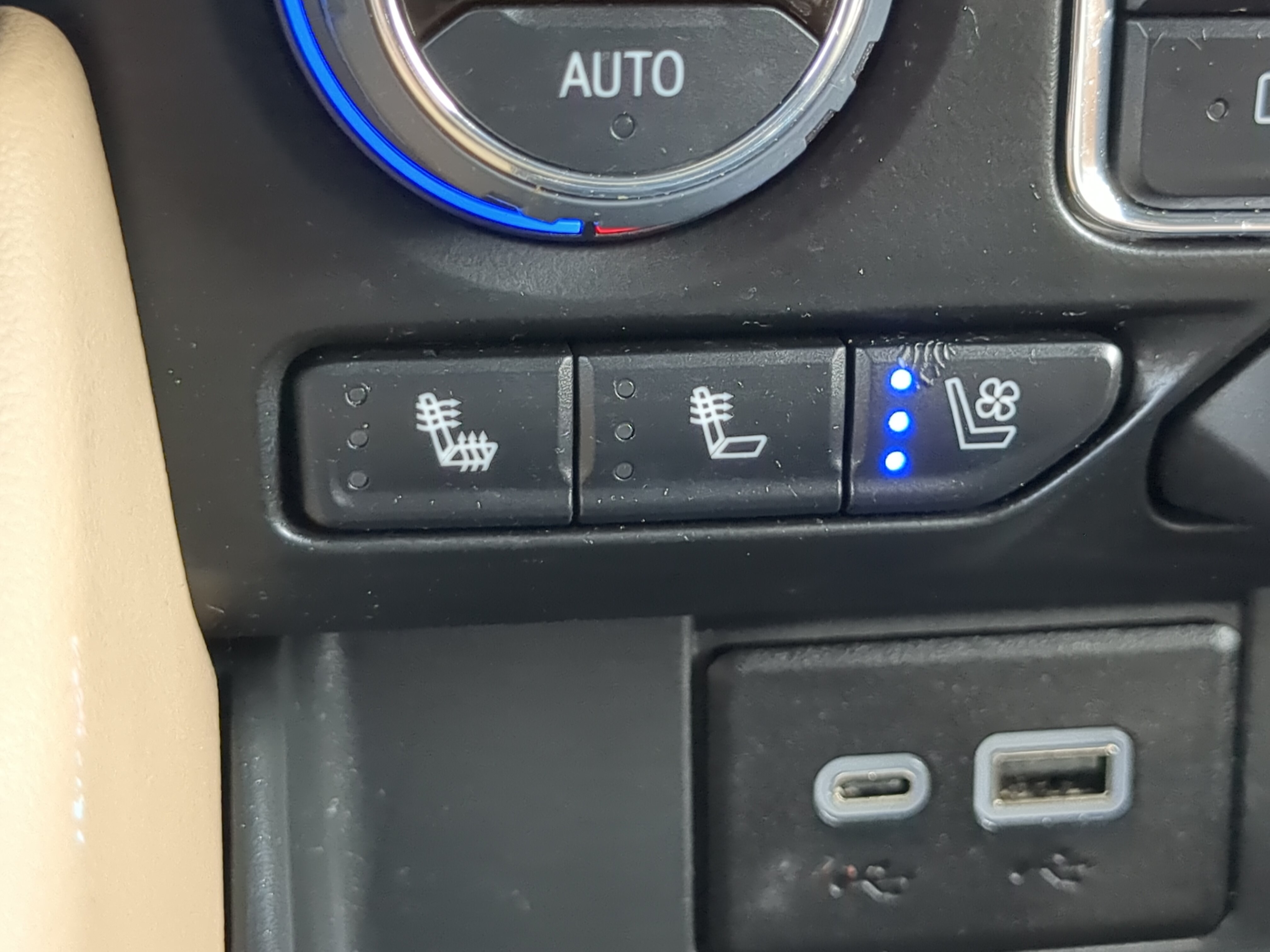 Used 2023 Chevrolet Tahoe Premier AWD/4WD image 21