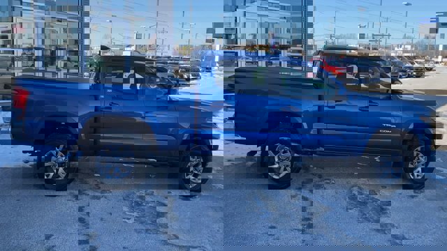Used 2017 Toyota Tacoma SR5 image 2