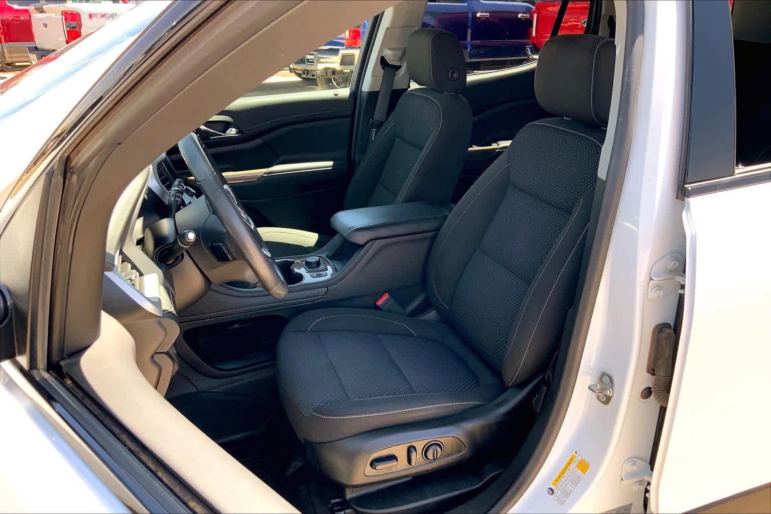 Used 2021 GMC Acadia SLE w/ Driver Convenience Package FWD image 8