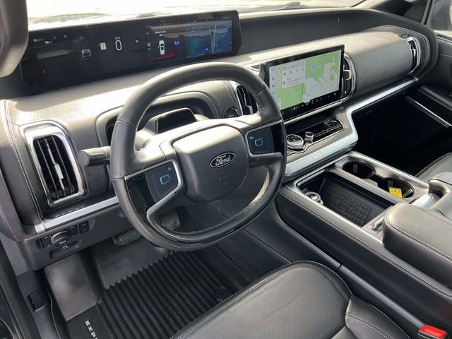 Certified 2025 Ford Expedition Platinum w/ Stealth Appearance Package image 31