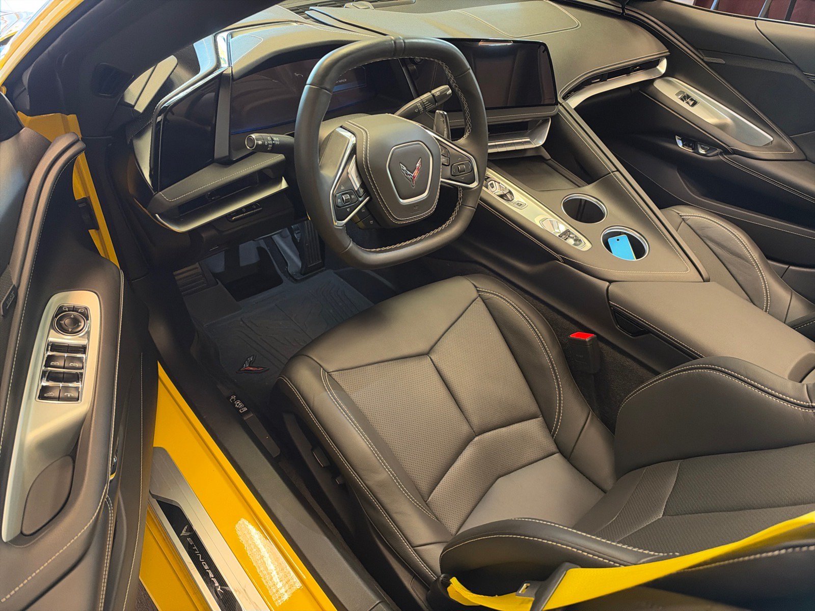 Used 2026 Chevrolet Corvette Stingray Convertible w/ 1LT RWD image 2