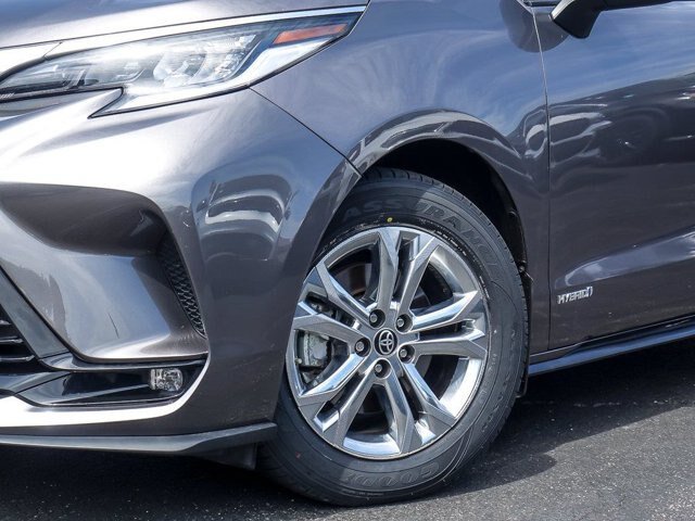 Used 2021 Toyota Sienna XSE w/ XSE Plus Package AWD/4WD image 4