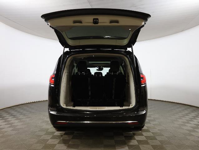 Used 2022 Chrysler Pacifica Limited image 23