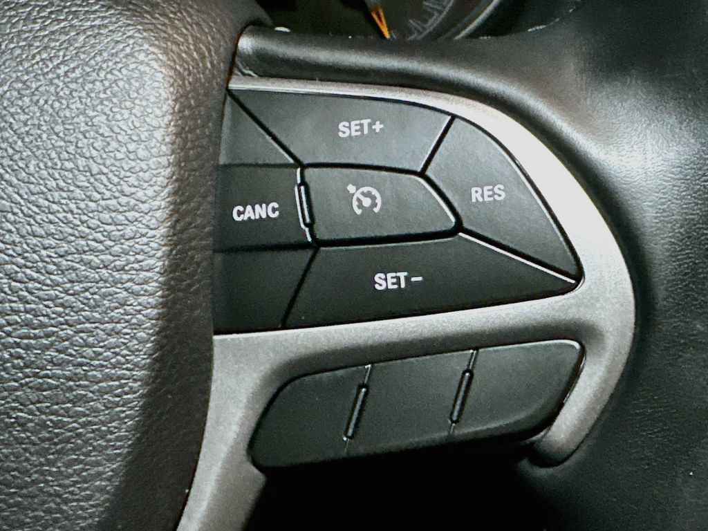 Used 2021 Jeep Grand Cherokee Laredo w/ Security & Convenience Group AWD/4WD image 35