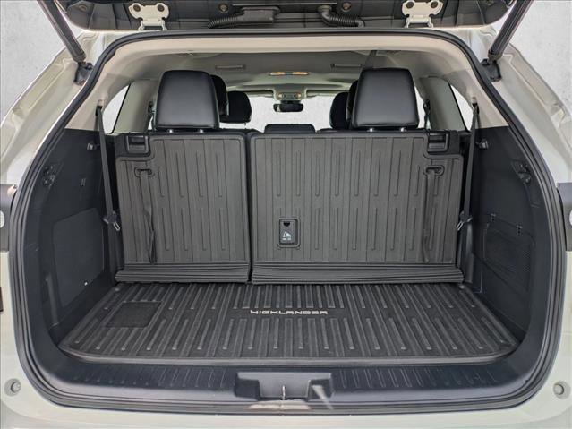 Used 2020 Toyota Highlander Limited FWD image 7