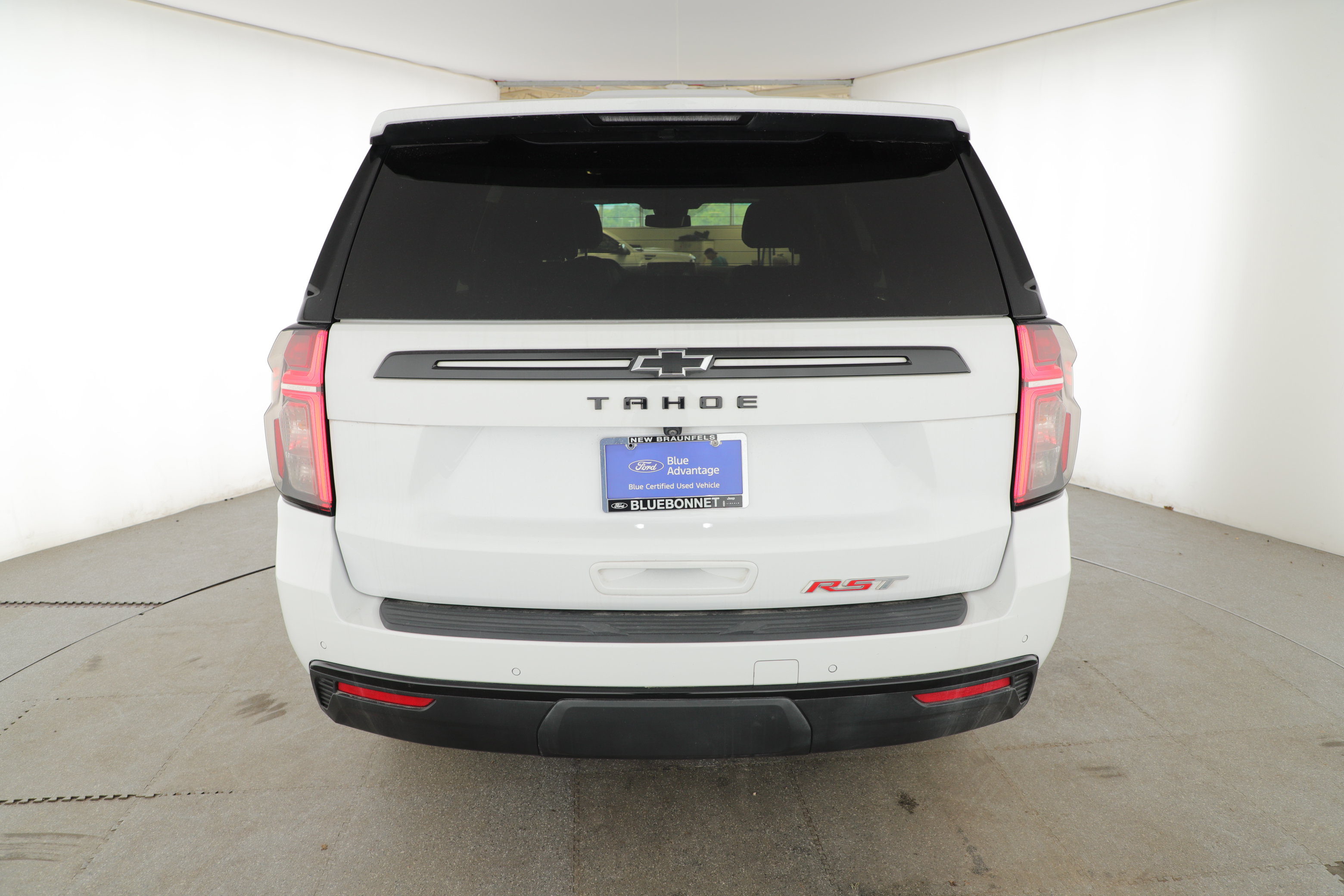 Used 2024 Chevrolet Tahoe RST w/ Luxury Package AWD/4WD image 4