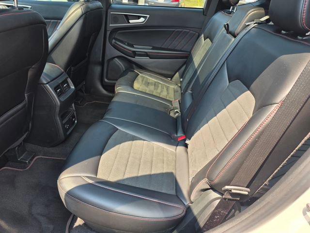 Certified 2022 Ford Edge ST-Line w/ Class II Trailer Tow Package image 16