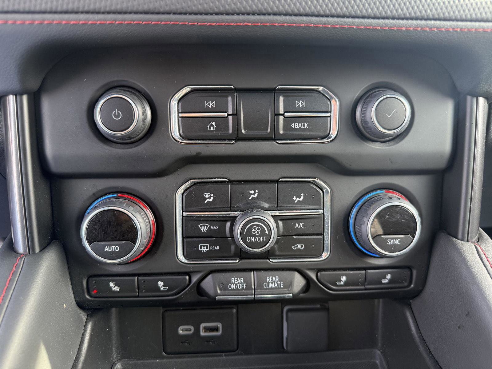 Used 2024 Chevrolet Suburban RST w/ Luxury Package image 23