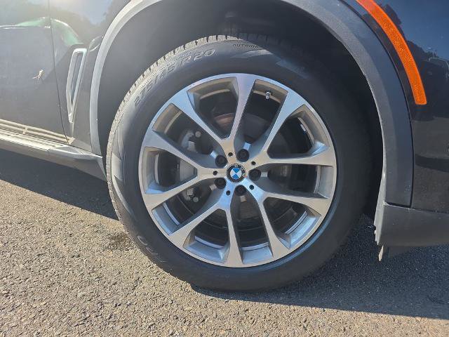 Used 2023 BMW X5 xDrive40i w/ Premium Package AWD/4WD image 11