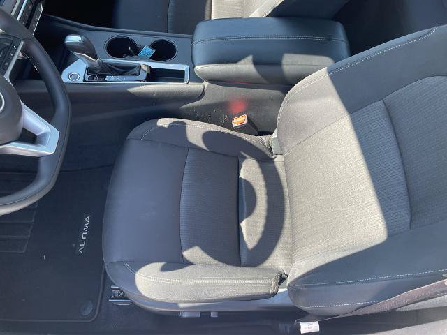 Used 2025 Nissan Altima 2.5 SV FWD image 10