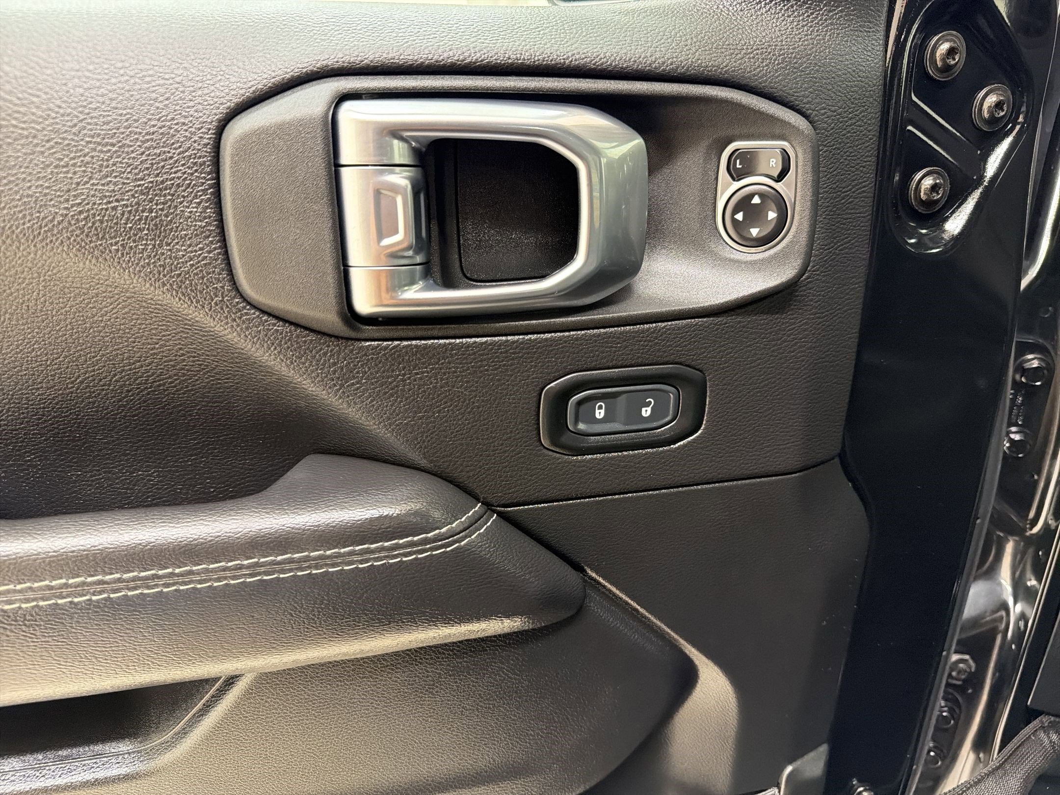 Used 2023 Jeep Wrangler Unlimited Sahara w/ Cold Weather Group AWD/4WD image 13