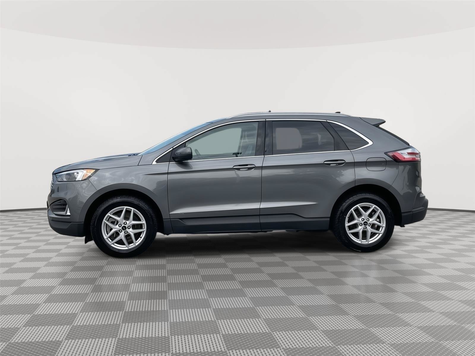 Certified 2024 Ford Edge SEL w/ Convenience Package AWD/4WD image 2