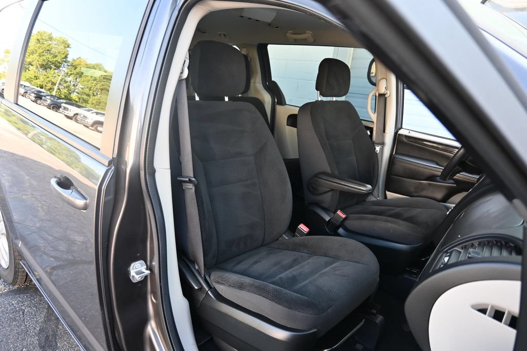 Used 2018 Dodge Grand Caravan SE w/ UConnect Hands-Free Group FWD image 22