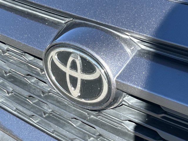 Used 2021 Toyota RAV4 XLE w/ Convenience Package FWD image 10