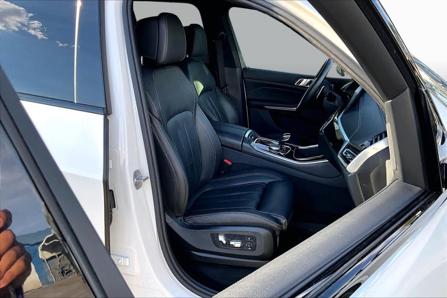 Used 2020 BMW X5 M50i w/ Premium Package AWD/4WD image 11