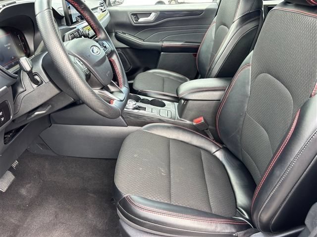 Certified 2025 Ford Escape ST-Line AWD/4WD image 17